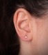 Pendientes de garra Madrid Oro amarillo 18K 3mm. Pendientes pequeños mujer con circonitas.