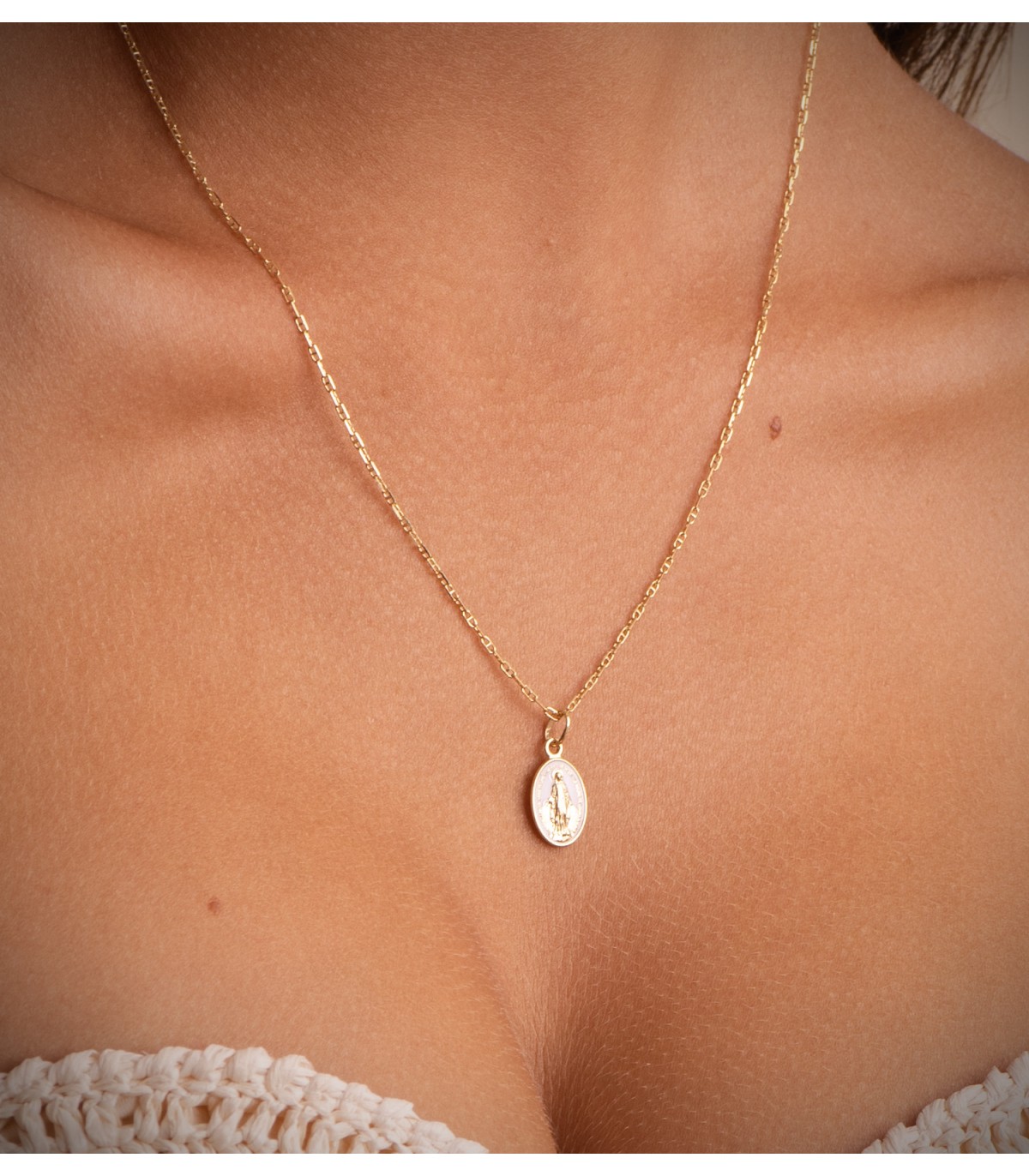 Collier avec médaille moderne de la Vierge pour femme – médaille miraculeuse laquée blanc