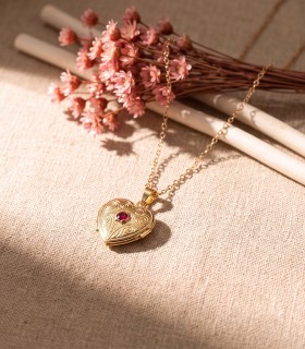 Foto Medaillon für Damen, Herz-Kette mit Rubin in der Mitte, 18 Karat Gold
