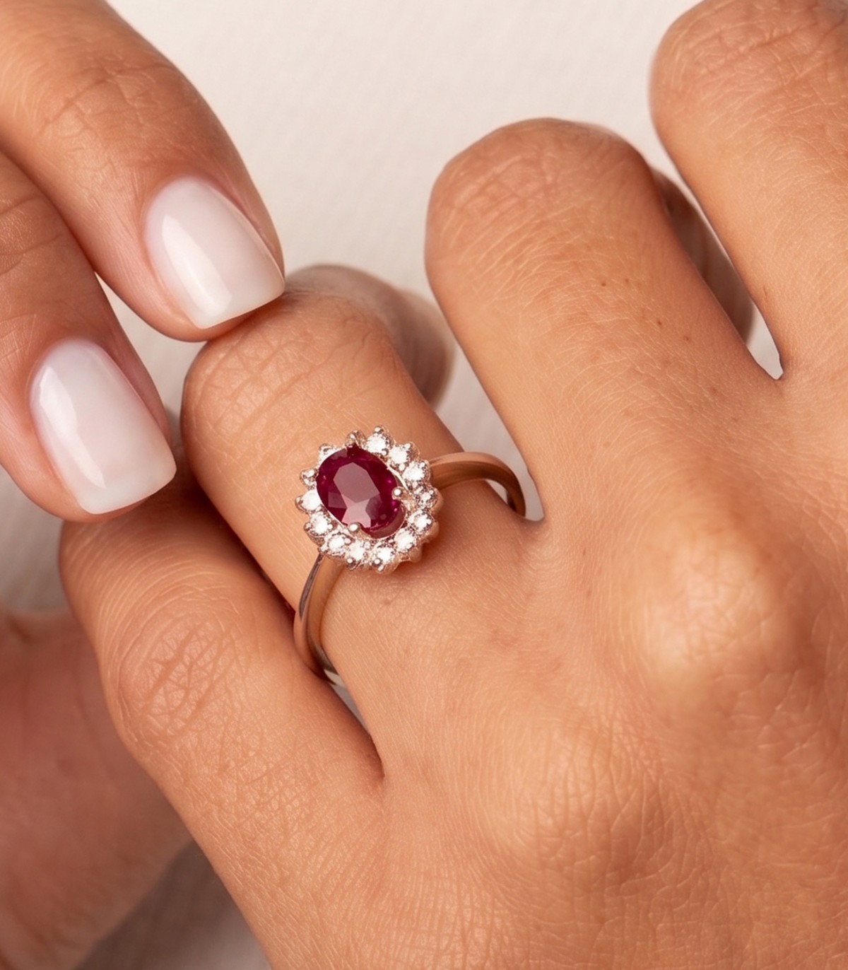 Halo-Verlobungsring mit Rubin und Zirkonia 19305 | Weißgoldringe für Damen