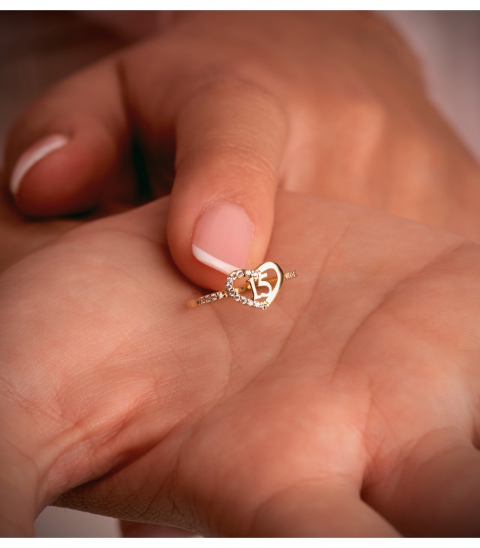 Anillo de 15 años Oro 18K Corazón. Joyas y Regalos para quinceañeras.