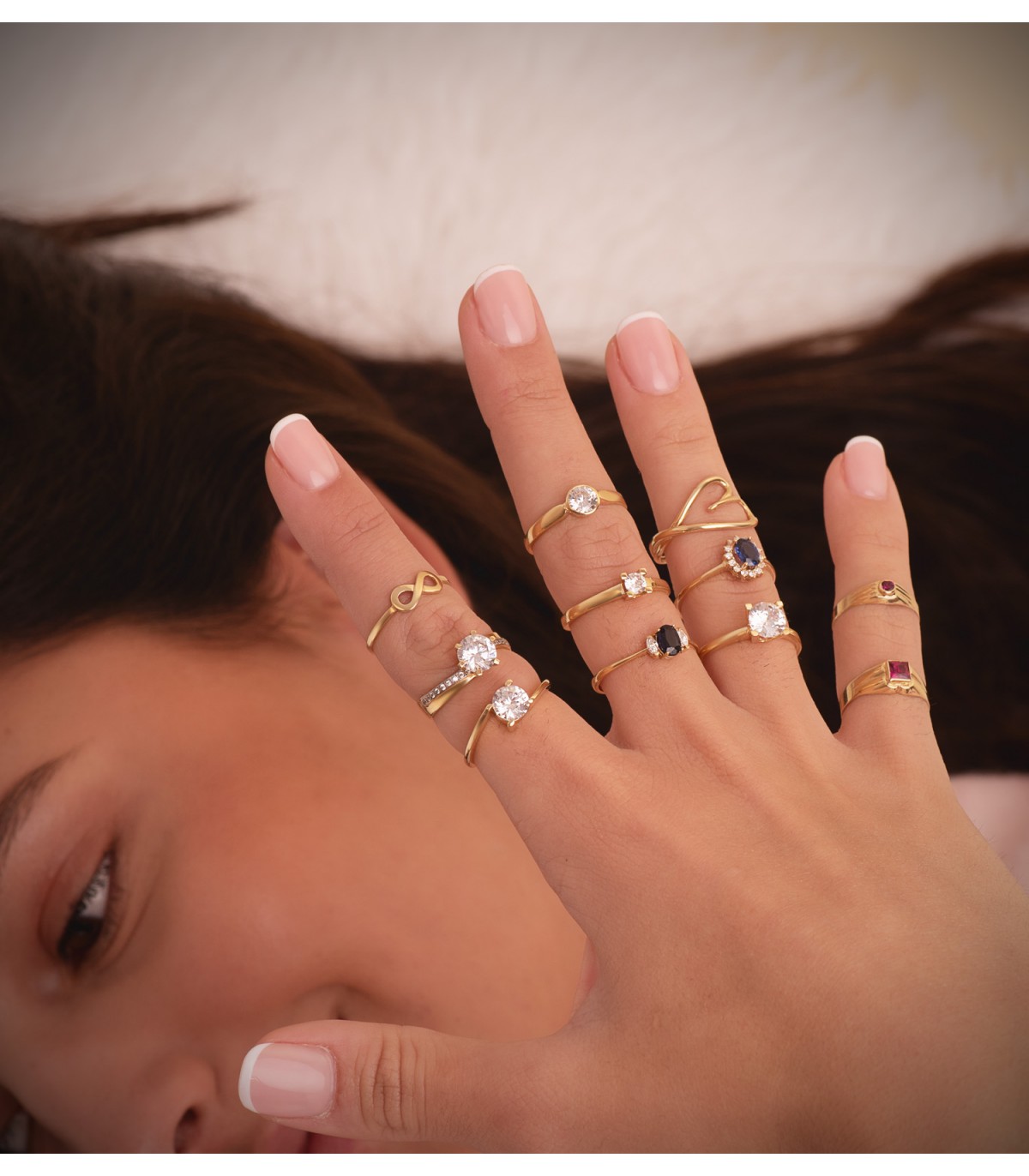 Anello con zaffiro e brillanti in oro giallo 750, ideale regalo donna: Natale, Proposta Matrimonio.