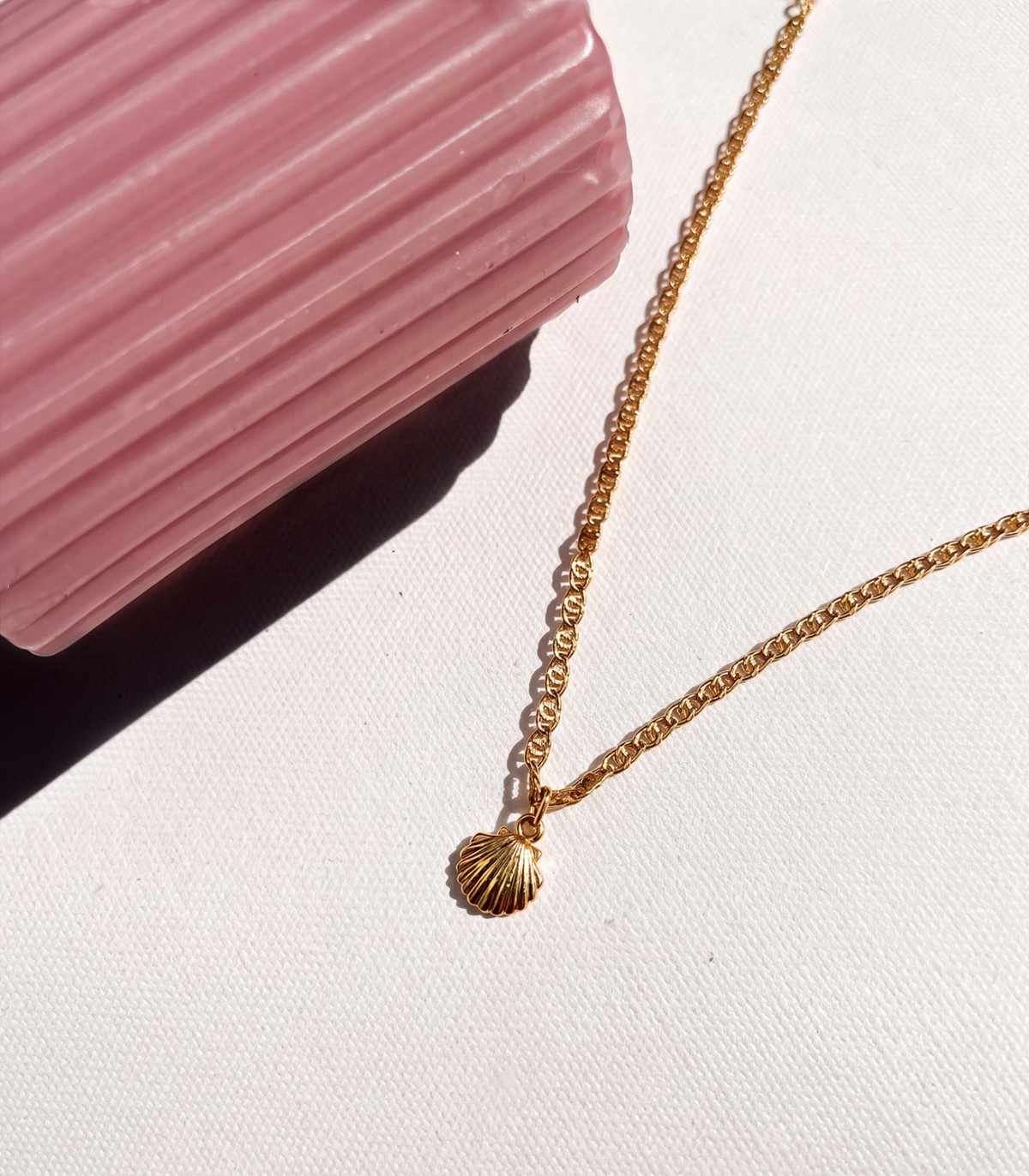 Collana conchiglia in oro 18 kt | Ciondoli unisex online: per uomo, donna e bambini.