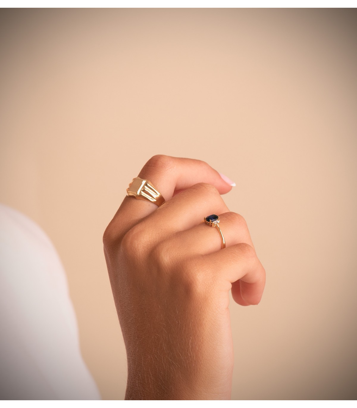 Rechteckiger Siegelring für Damen mit persönlicher Gravur, 18K | Ring Collins, online kaufen