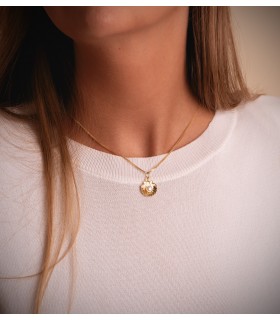 Ciondolo a forma di conchiglia con perla da 14 mm in oro giallo 18 kt | Ciondoli unisex online: per uomo, donna e bambini.
