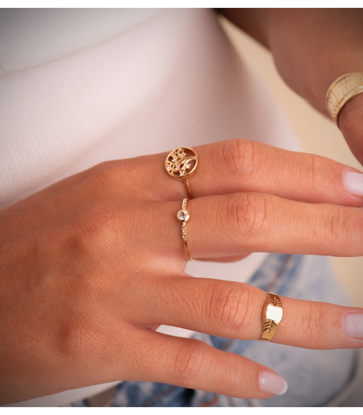 Anello chevalier Hikari Oro giallo 18 carati con personalizzazione iniziale, da donna o bambino.