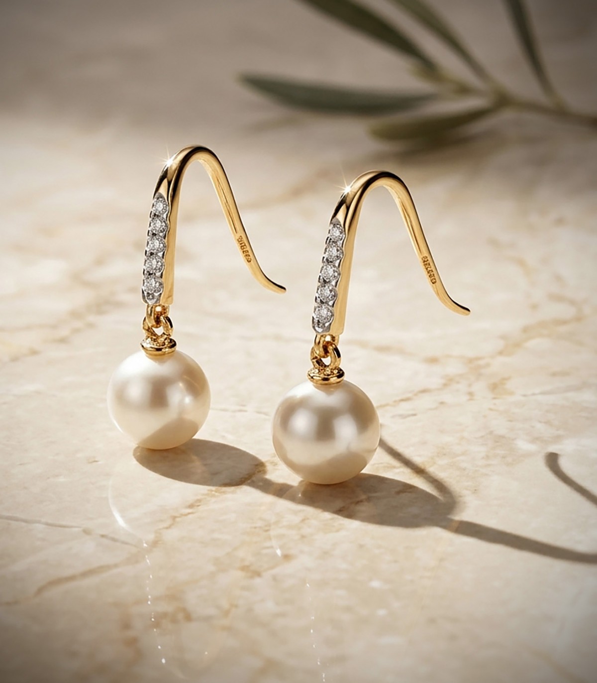 Pendientes de Novia Ashley Oro Bicolor 18K. Pendientes largos con perlas para mujer.