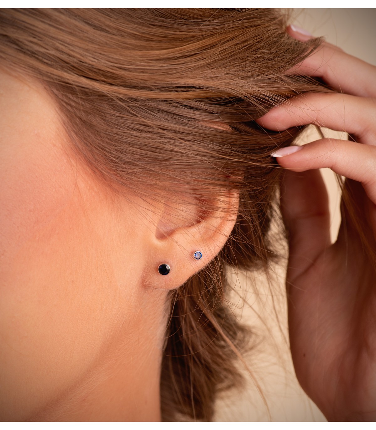 Pendientes chatón oro blanco 14 kilates/ 585 - Pendientes con circonitas azules 3 mm Noly