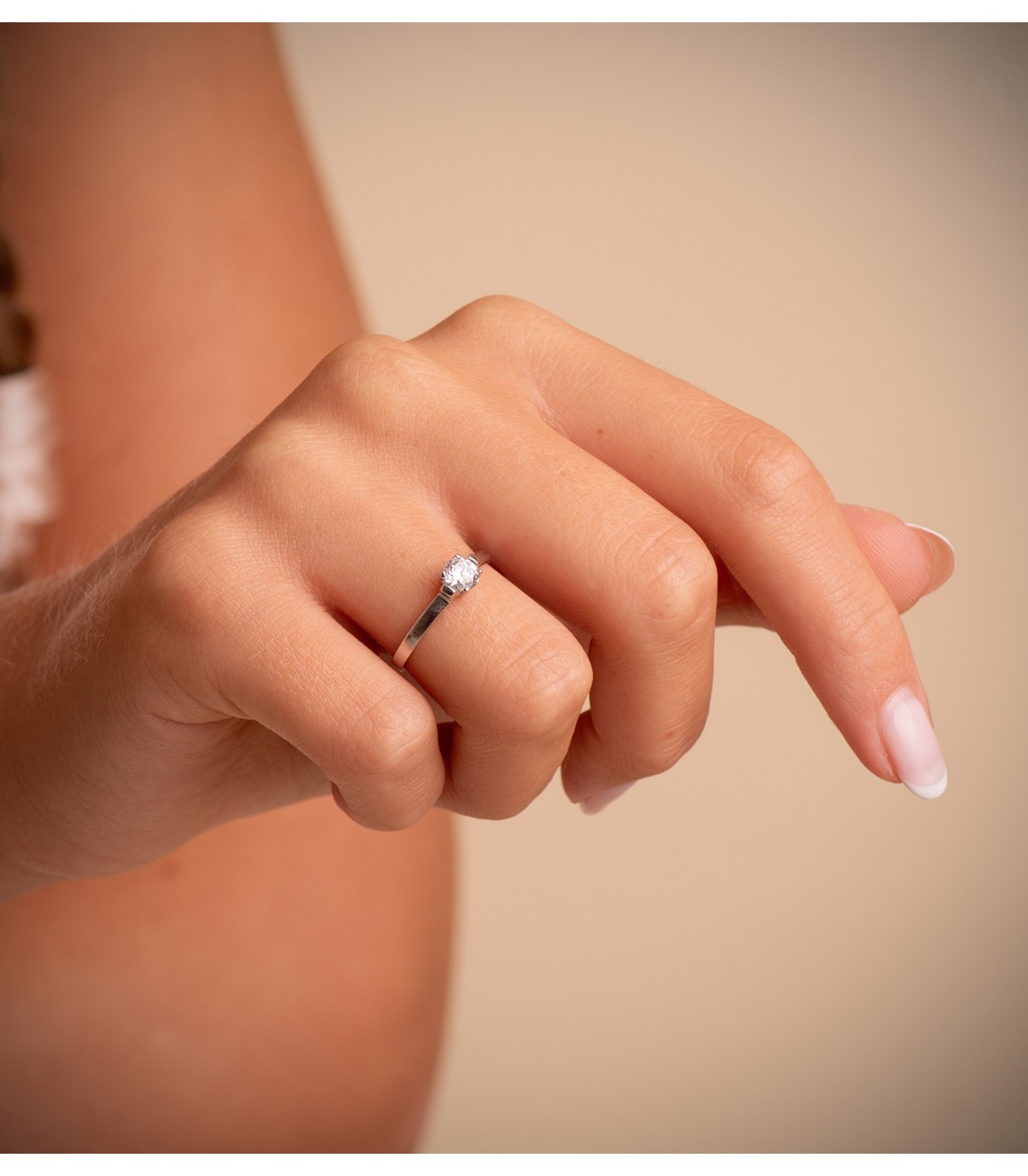 Anelli fidanzamento in ALDA gioielleria online | Anello solitario Neptune Oro bianco 18 kt