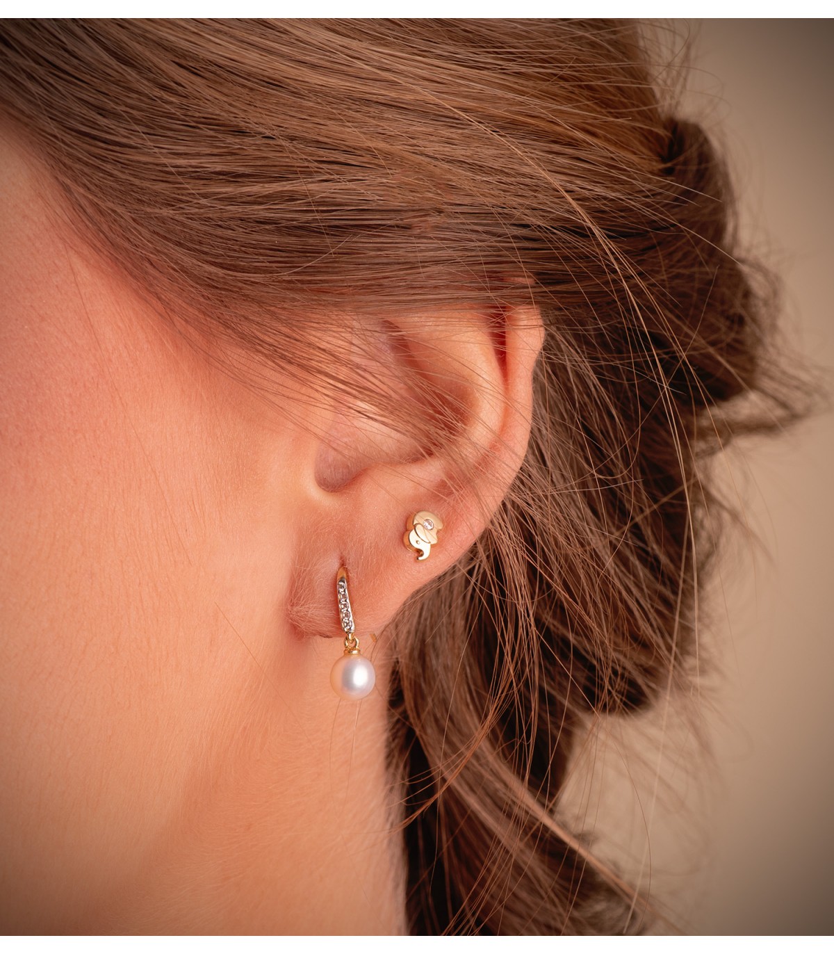 Pendientes de Novia Ashley Oro Bicolor 18K. Pendientes largos con perlas para mujer.