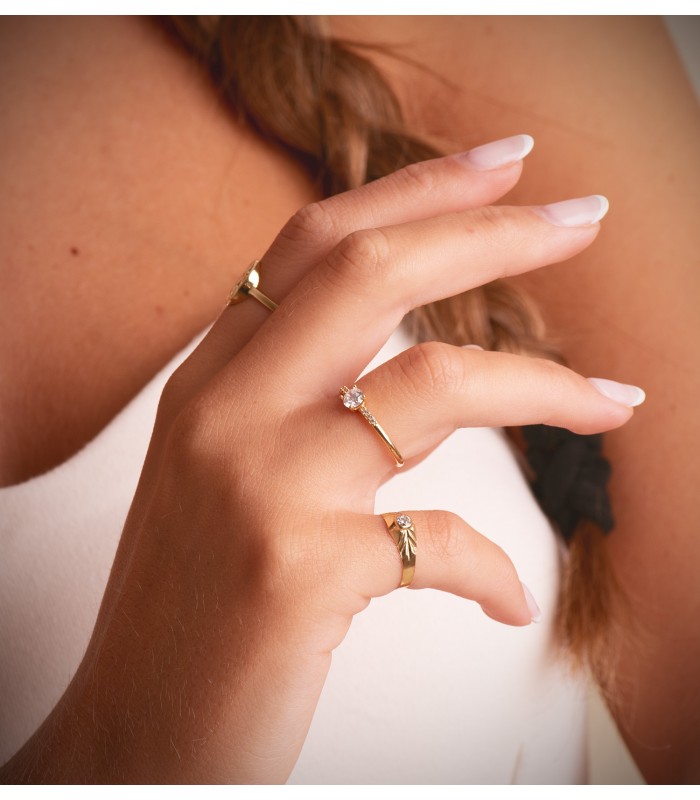 Anillo de compromiso de oro, modelo solitario Leticia 18 kilates | Anillos de pedida mujer