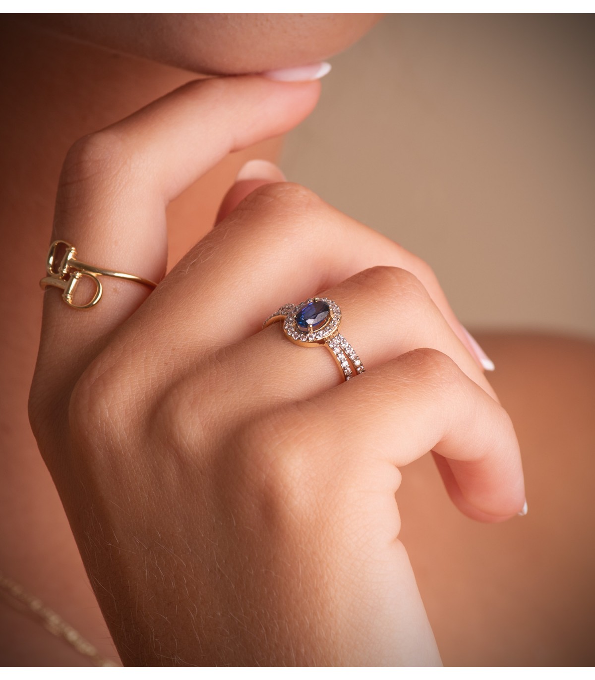 Halo-Ring mit Saphir und Zirkonia, aus 18K Weiß- und Gelbgold | Damenring „Gianella“
