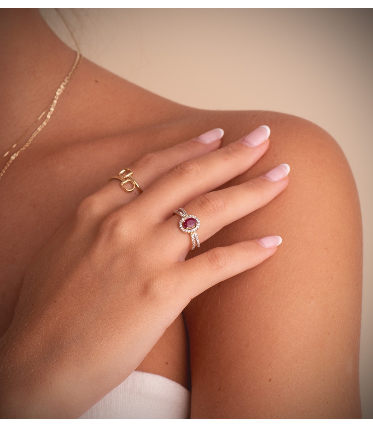 Halo-Ring mit Rubin und Zirkonia, aus 18K Weiß- und Gelbgold | Damenring „Gianella“