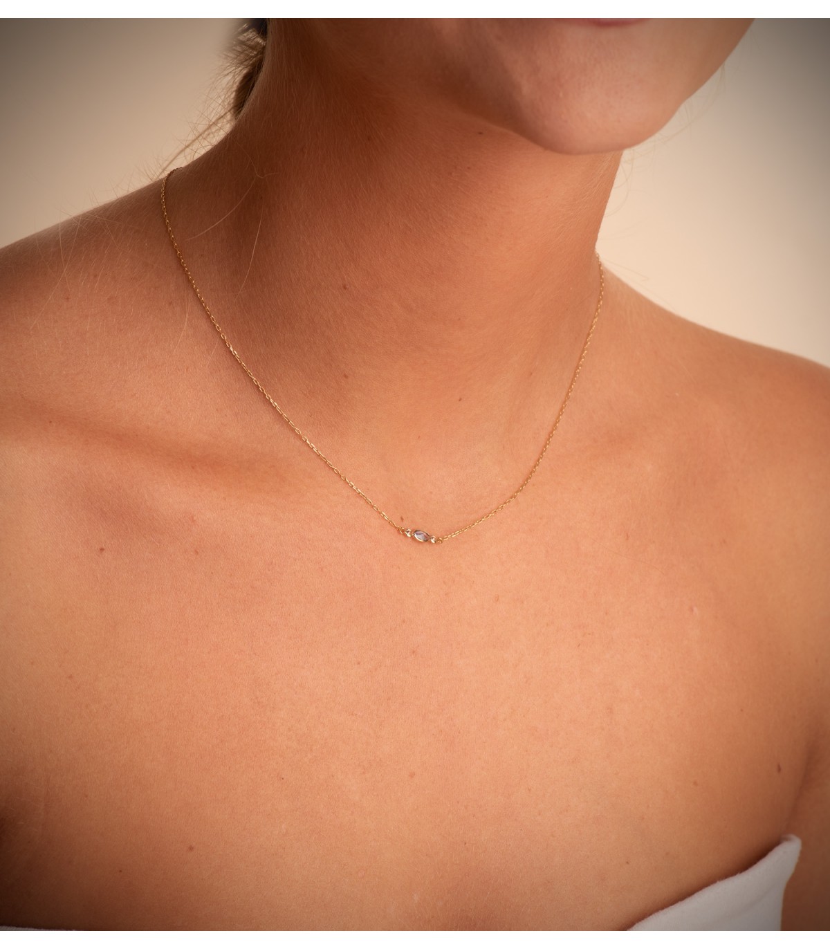 Gargantilla collar de oro con piedra de color aguamarina | Collar mujer Dorothea