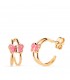 Boucles d'oreilles créoles pour petite fille, avec un motif de papillon émaillé en rose, or 18 carats.