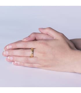 Alianza matrimonio novia modelo Giulia. Alianza 5.5 mm oro 18 kilates. Alda Joyeros.