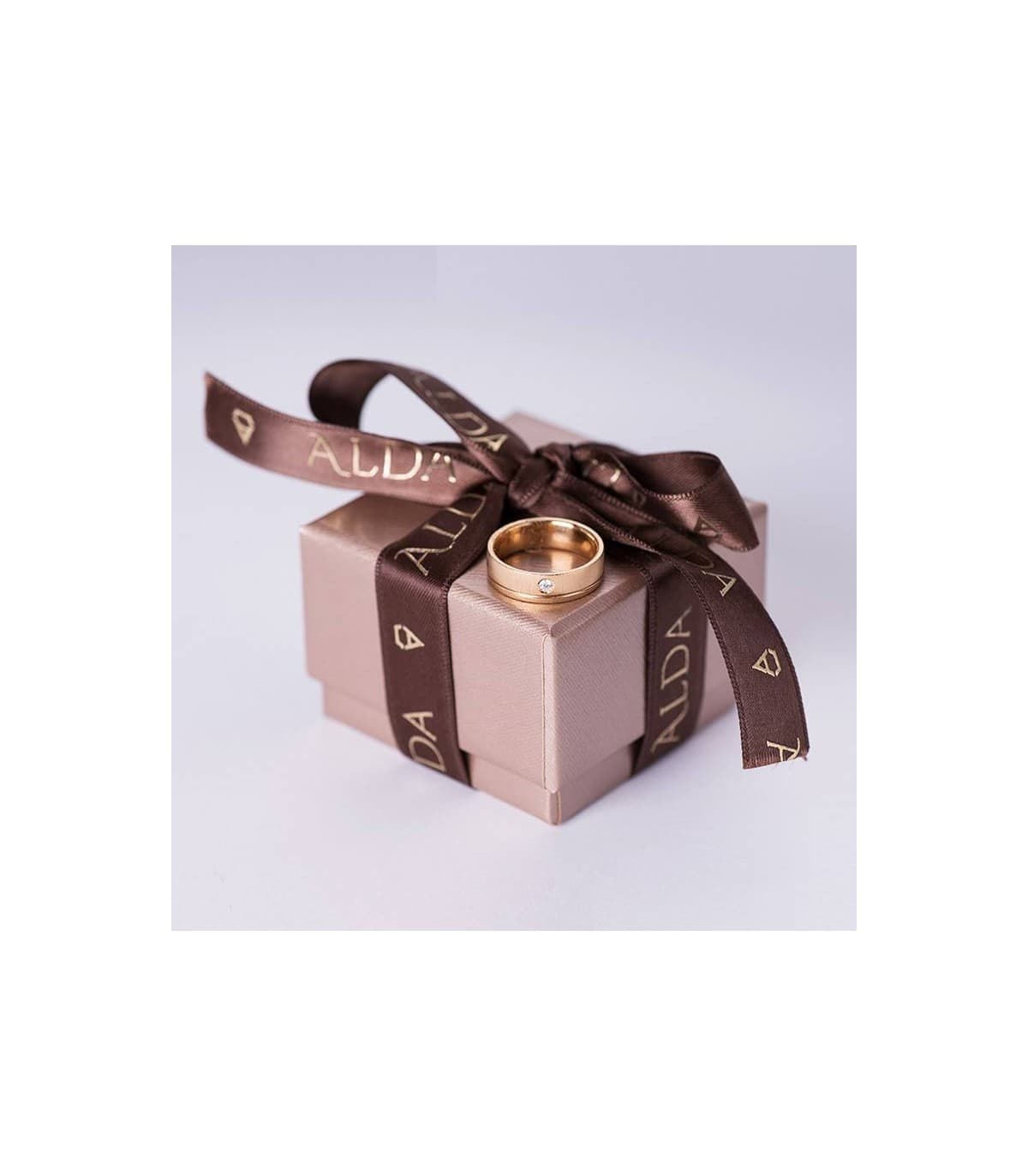 Alianza diamante matrimonio. Alianza oro 750 milésimas. Packaging personalizado.