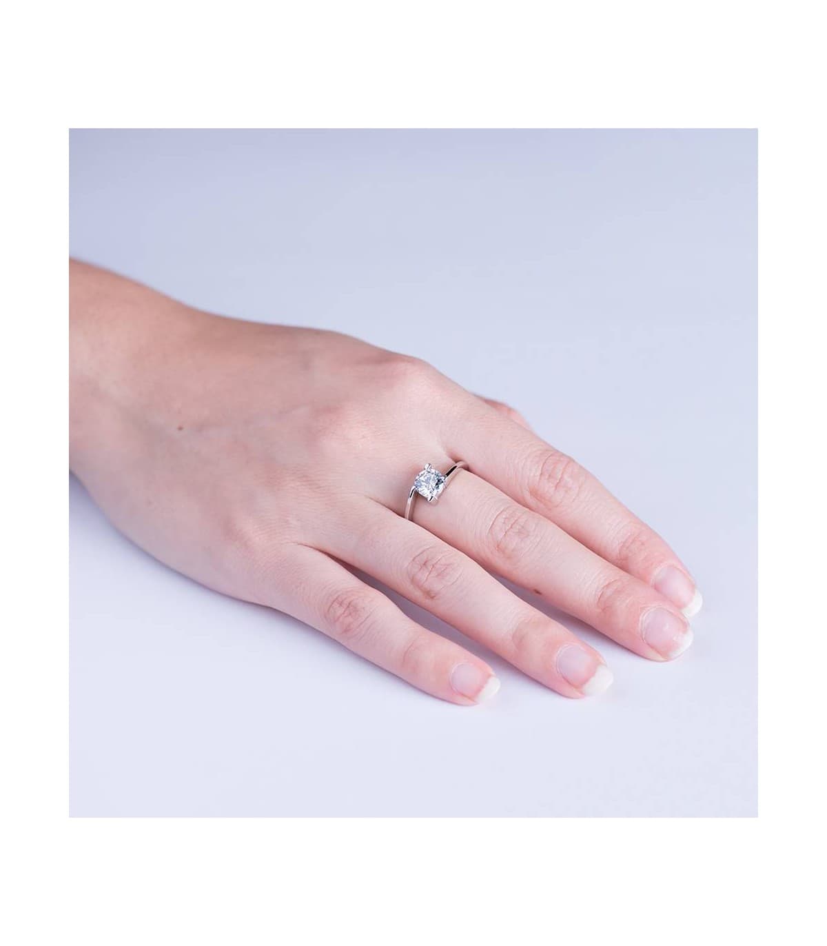 Anello Solitario Cora oro bianco 18 Kt