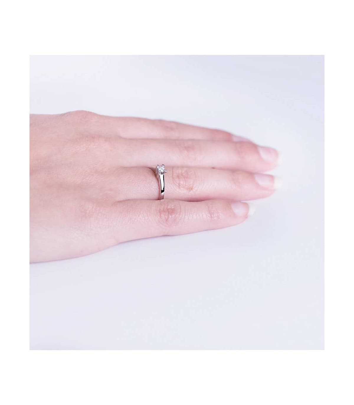 Anello proposta femme oro bianco. Anello con diamante 0.100 ct. Gioielleria in linea, Alda Joyeros.