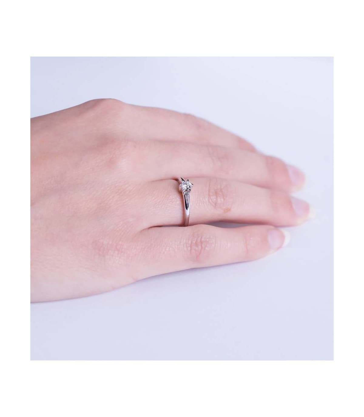 Anello con diamante solitario donna Amalfi. Anello fidanzamento oro bianco 18 carati.