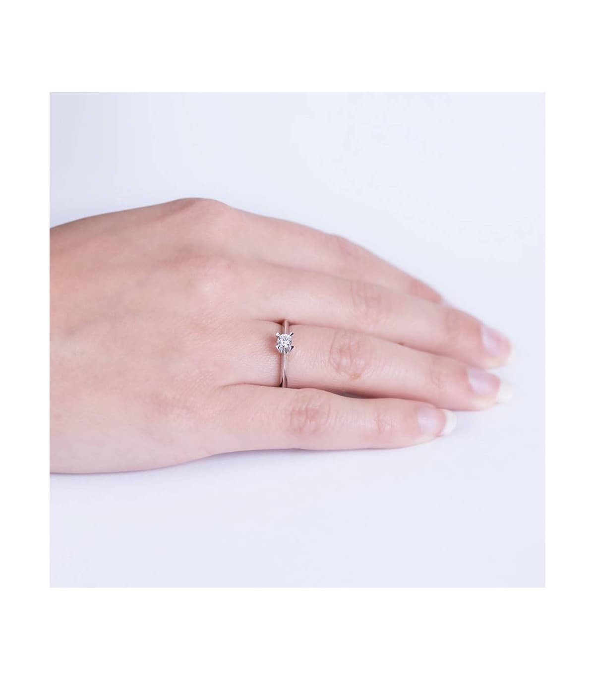 Anillo pedida novia Veronessi 0.200 quilates. Solitario compromiso 18 Kt. Joyería online.