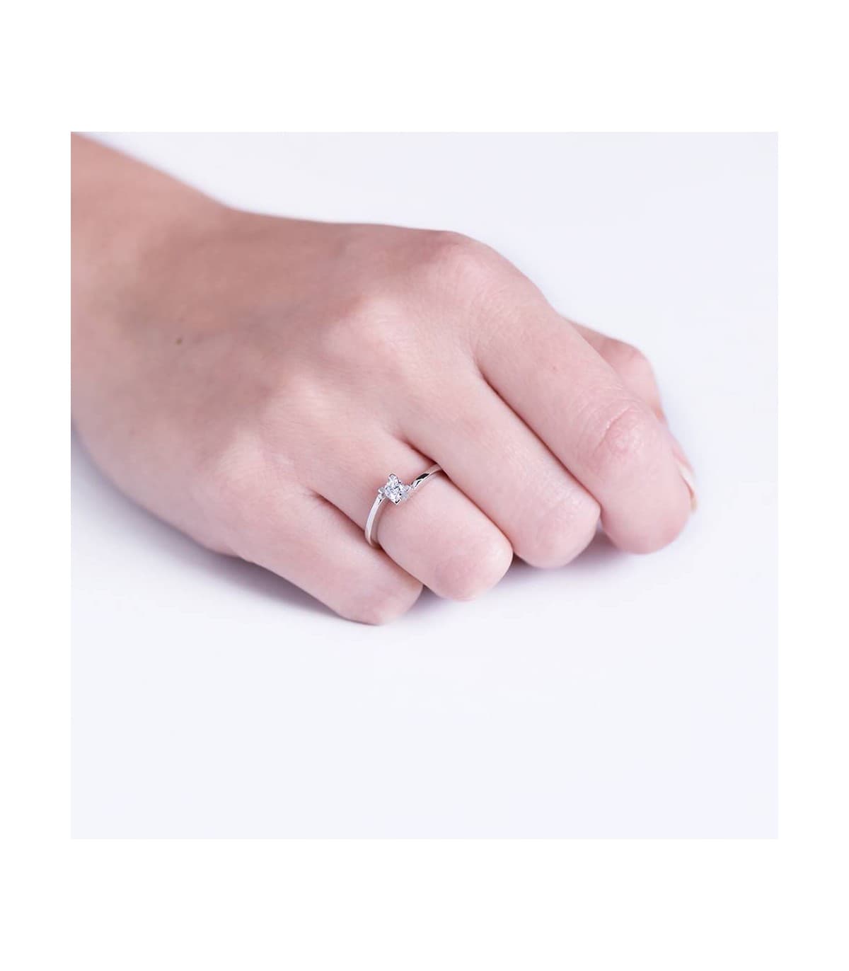 Solitario Lorien diamantes 0.150 quilates. Anillo compromiso 18 Ktes. Alda Joyeros.