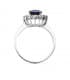 Bague de fiançailles exclusive avec saphir et diamants. Modèle Galadriel en or blanc.