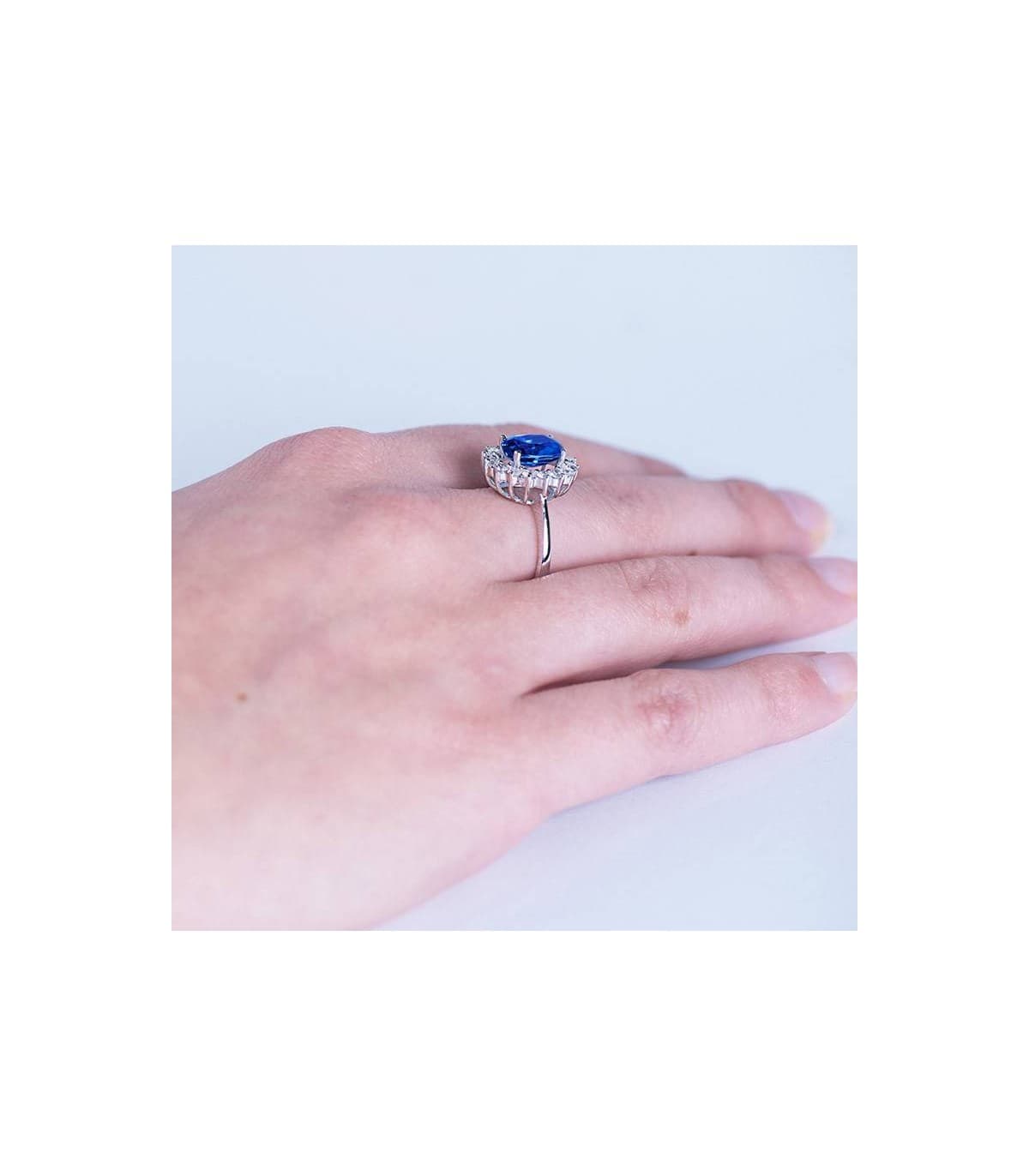 Anillo de mujer con zafiro 2,47 quilates. Alta Joyería. Comprar anillo de pedida online.