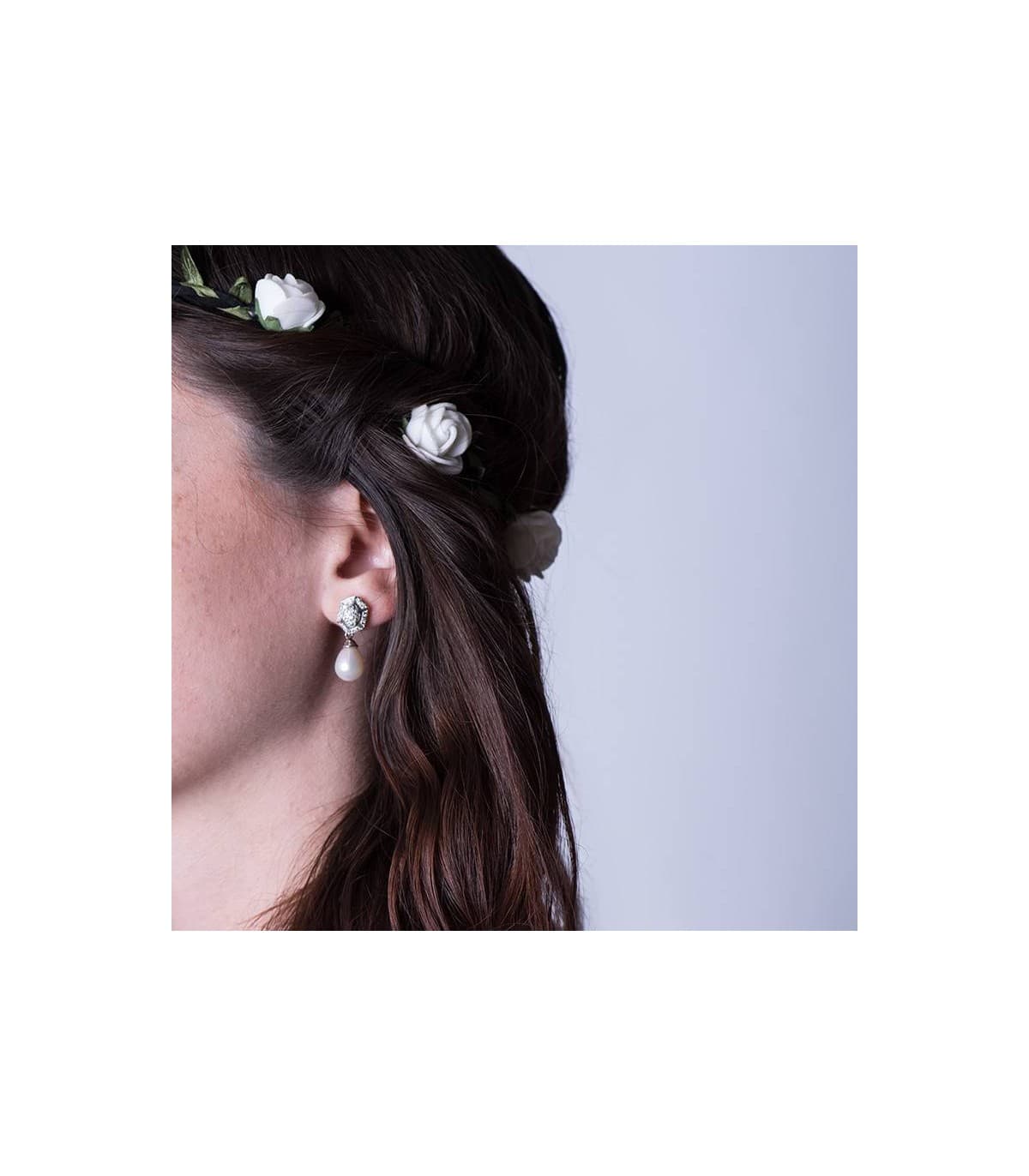 Boucles d'oreilles Or Blanc 18 carats Pendantes Perles. Mod. Toulouse