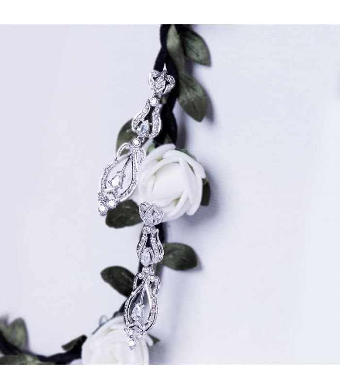 Boucles D'oreilles Or blanc 18K pendantes zircons. Cher