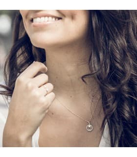 Colgante madre con silueta niño niña oro 18 ktes