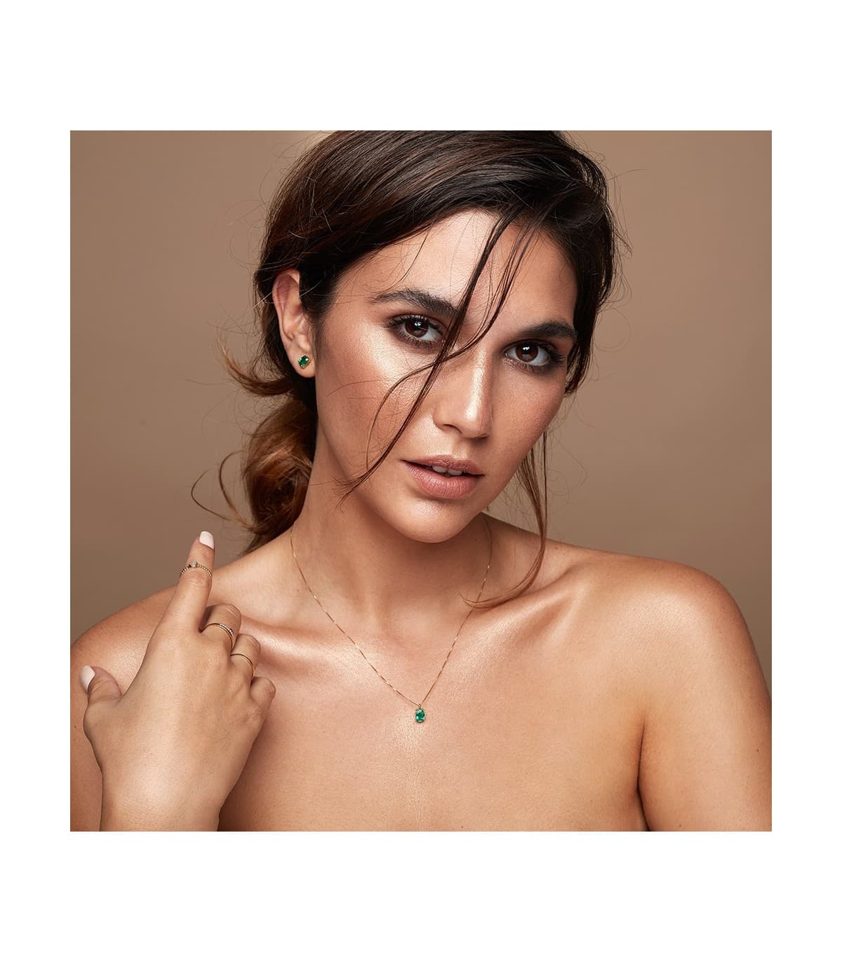 Damen-Ohrstecker mit ovalem Smaragd-Edelstein, 4-Krappen-Fassung, 750er Gelbgold (18K)