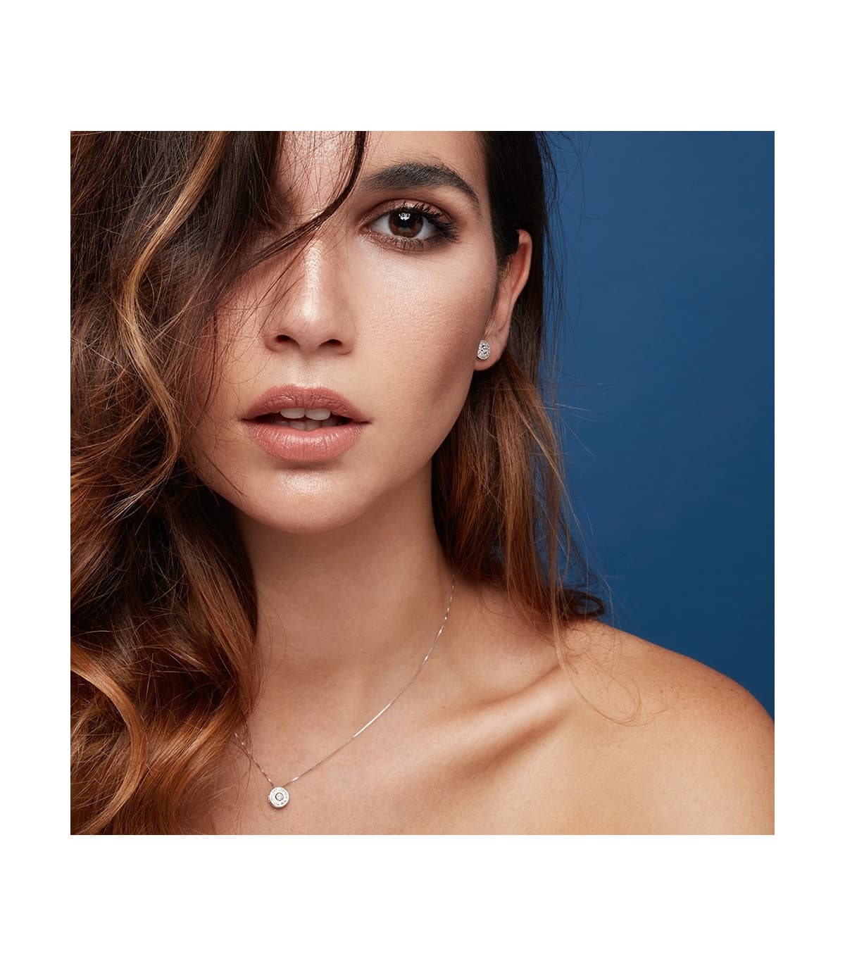 Pendientes mujer chatón grano Oro blanco 18 kilates punto de luz Night Out invitada boda