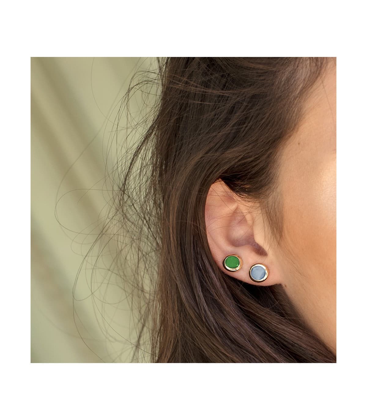 Pendientes Oro Amarillo 18K Lilo Piedra Verde chaton dormilona circonita color