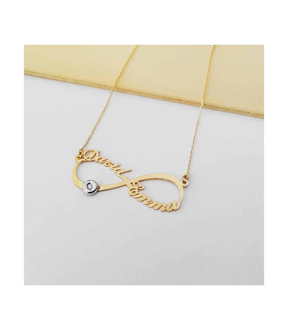 Collier Prénoms personnalisés avec forme infini en Or 750 et Diamants