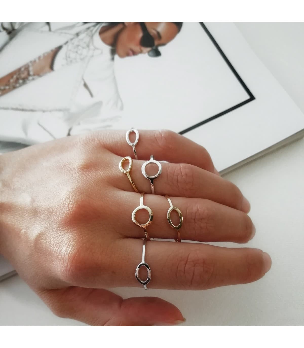 Anillo Mujer Ío Oro Amarillo 18K sortija minimal círculo joyería online