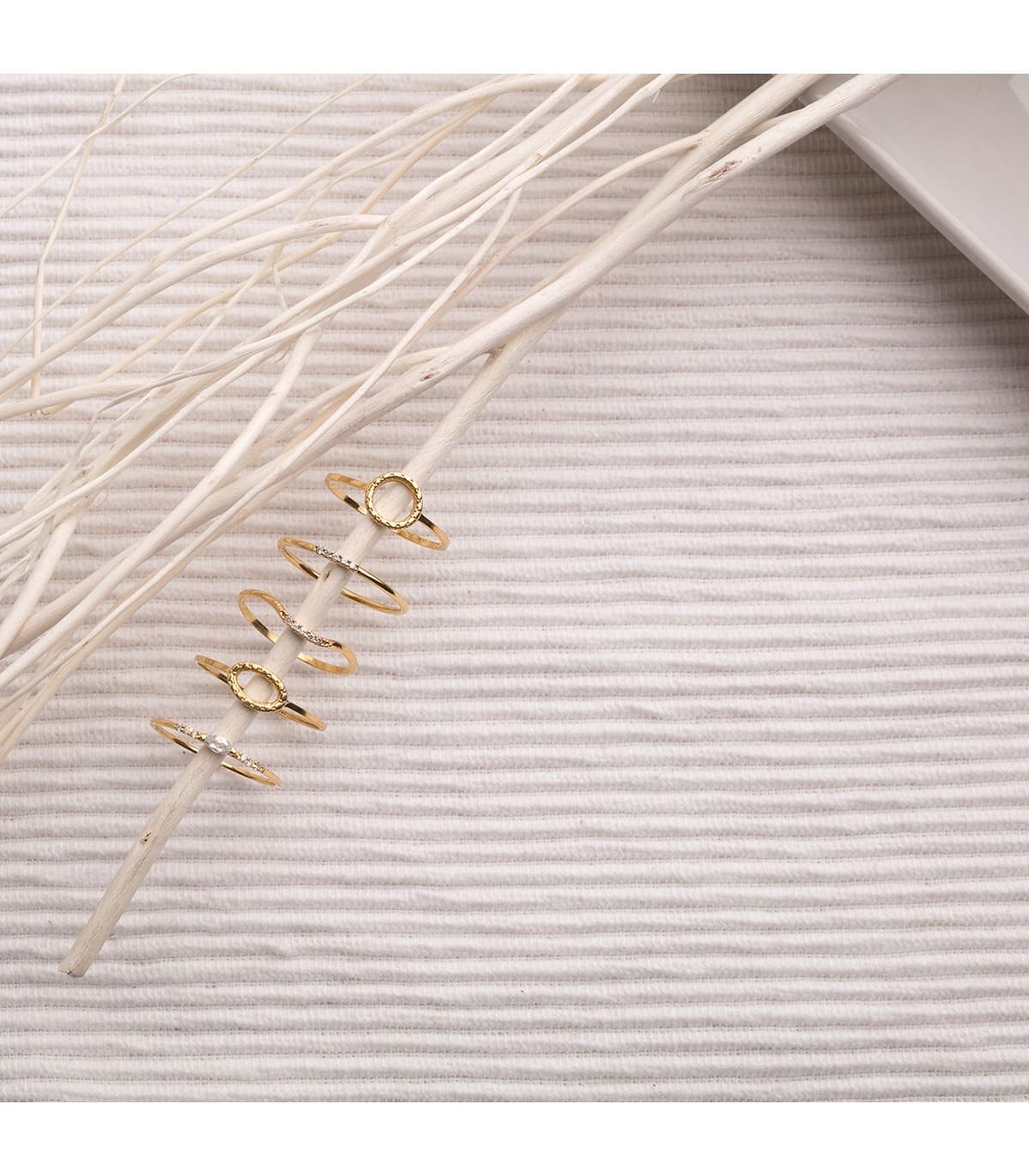 Sortijas de mujer con piedras. Anillos con piedras preciosas. Joyería online.