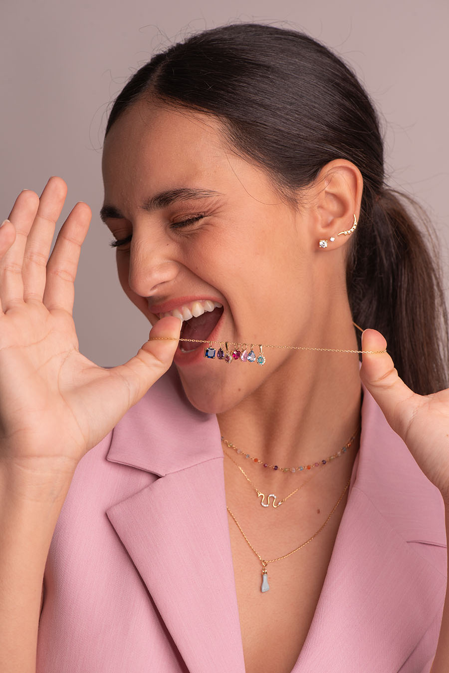 Accessoires pour remises de diplômes : colliers et ras-du-cou femme