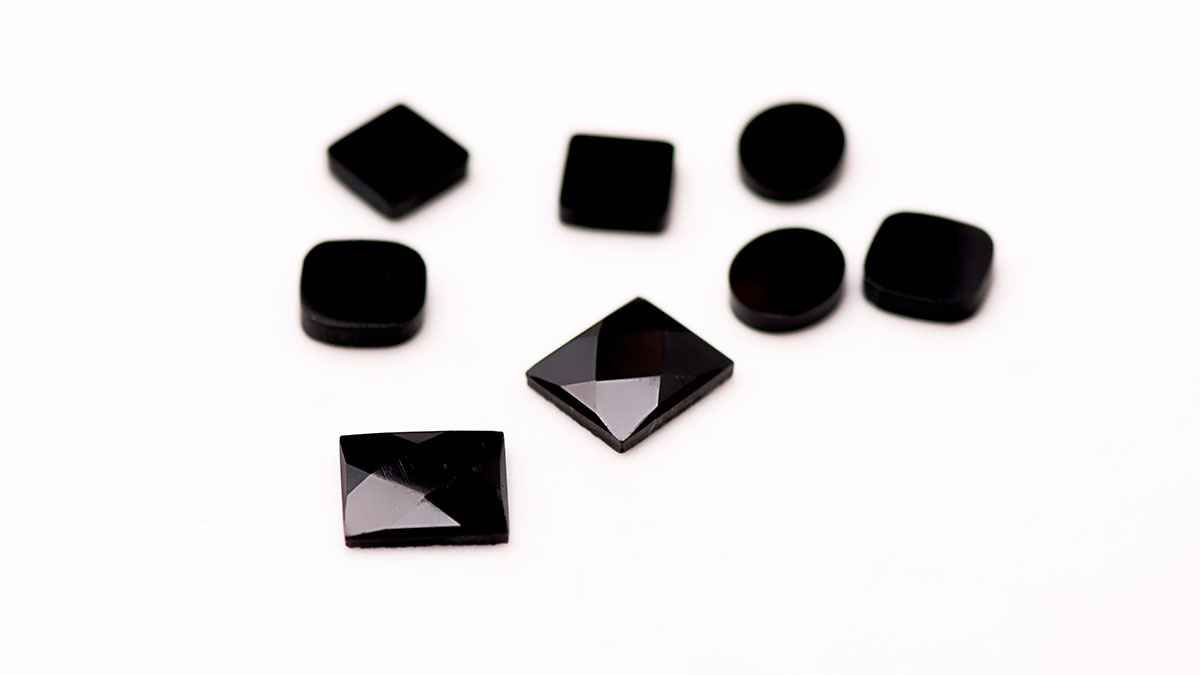 pierre d'onyx, minéral, onyx noir, propriétés et signification.