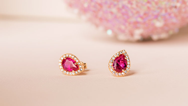 Pendientes rojos de fiesta. Pendientes oro mujer.