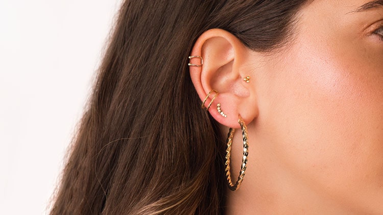 Ear cuff, earlook, la tendencia del curated ear. Aros piercings