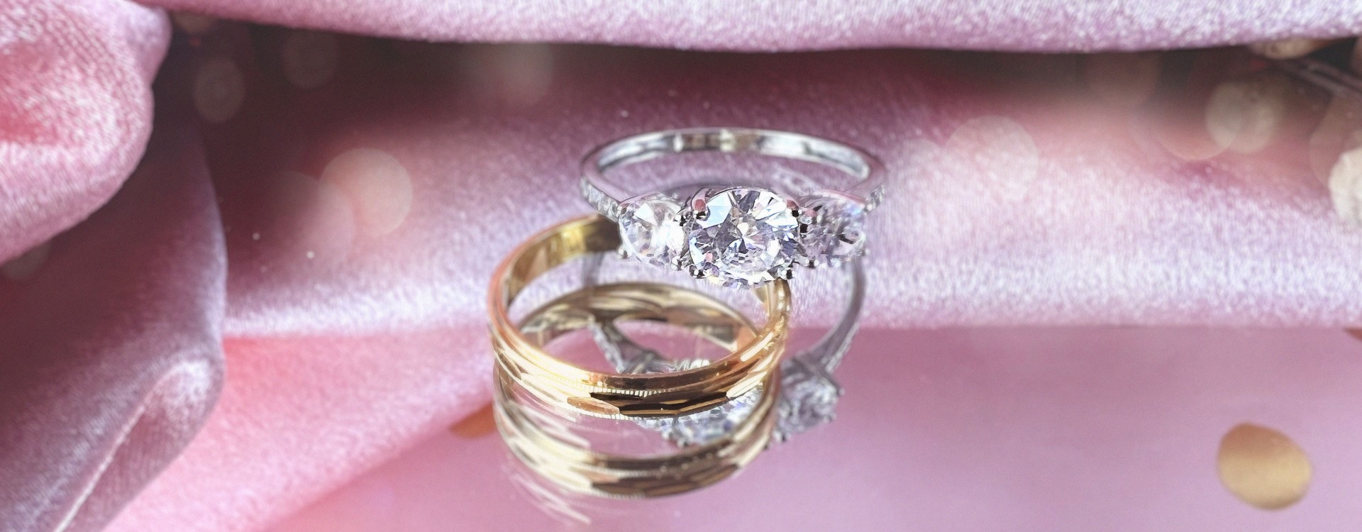 medio litro espectro A veces Cuál es la diferencia entre anillo de compromiso y anillo de boda? - Alda  Joyeros