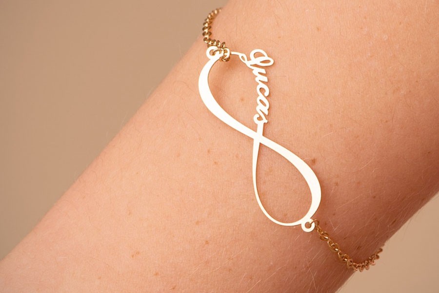 La signification de l'infini dans les bijoux